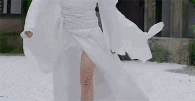 總不能全像九王一樣穿上高開(kāi)叉的透視裙吧！