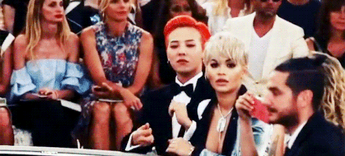 Chanel秀場(chǎng)，看GD這霸氣的小表情