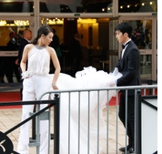 井柏然，馬思純徘徊在戛納紅毯門(mén)口