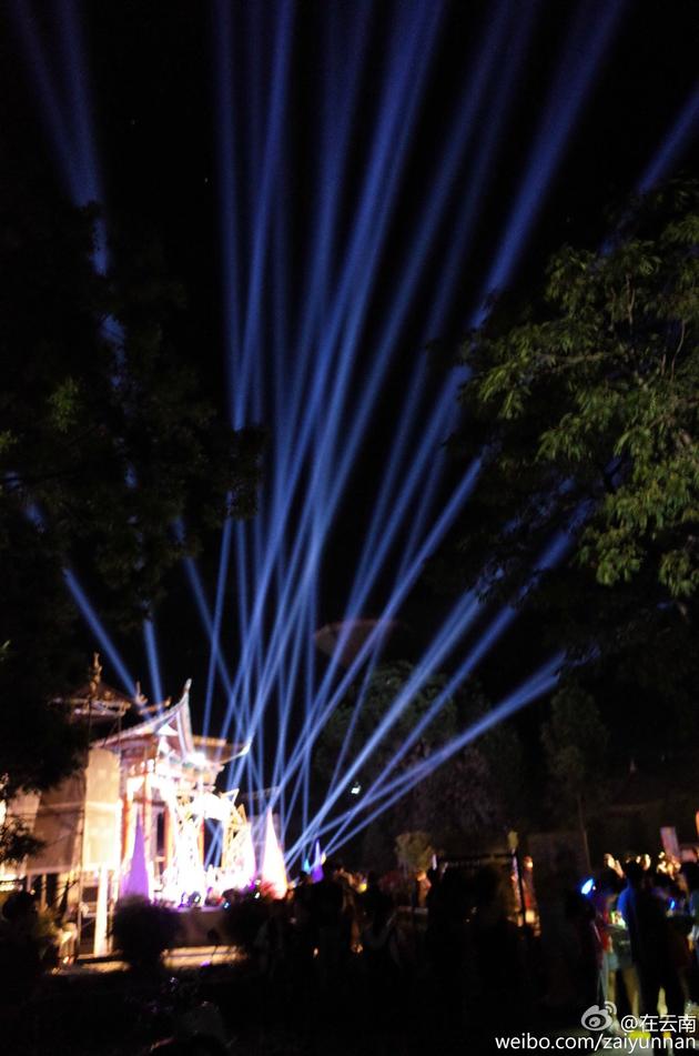 李亞鵬所辦藝術活動驚擾群鳥 李亞鵬所辦藝術活動驚擾群鳥