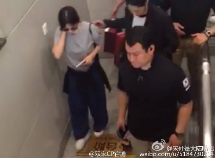 宋仲基包機載宋慧喬回韓 宋仲基包機載宋慧喬回韓