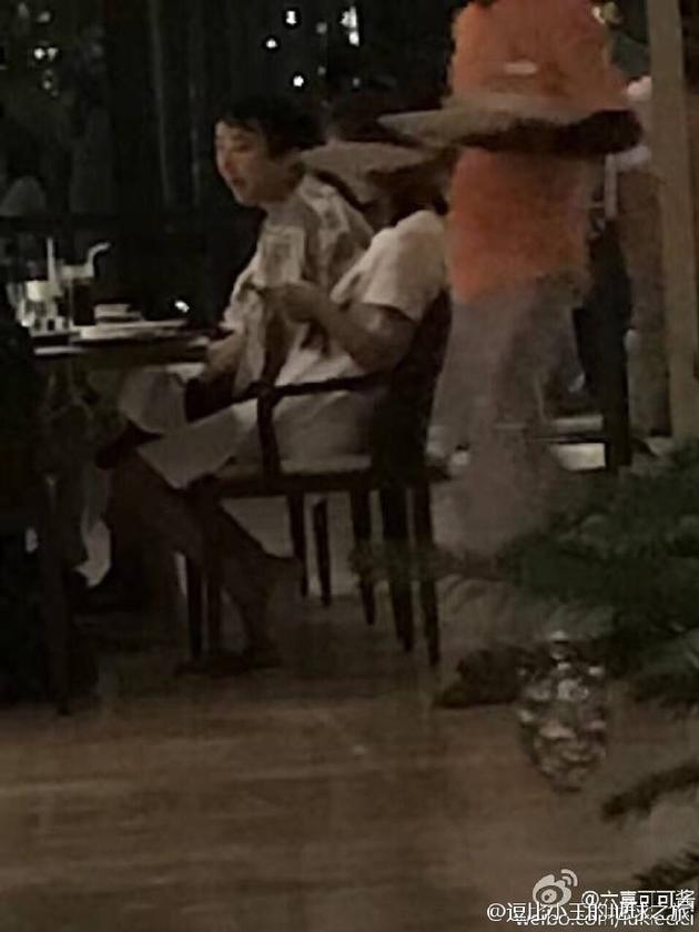 王思聰包島跨年與新歡享晚餐 王思聰包島跨年與新歡享晚餐