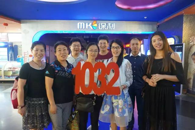 認(rèn)識(shí)的不認(rèn)識(shí)的，拍張合照就是朋友啦