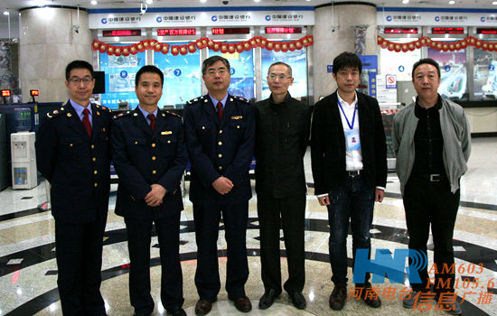 信息廣播副總監(jiān)魏志剛、民生資訊部負(fù)責(zé)人王昊與郭群一行在廣播大廈