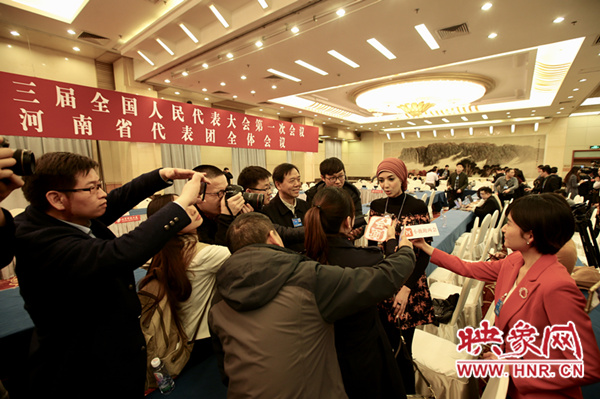 會(huì)后采訪外國記者 會(huì)后采訪外國記者