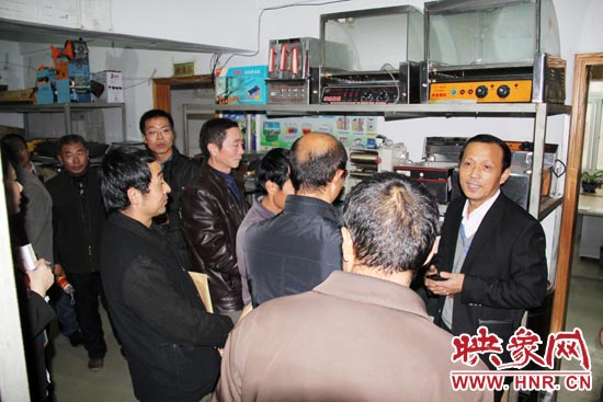 科技會員們在了解一些食品加工設(shè)備的信息 科技會員們在了解一些食品加工設(shè)備的信息