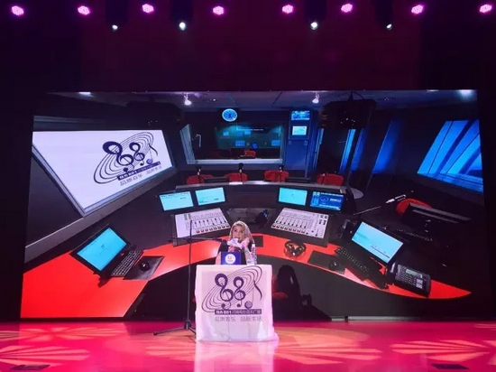 《魅力薇薇笑》節(jié)目現(xiàn)場(chǎng)直播中 《魅力薇薇笑》節(jié)目現(xiàn)場(chǎng)直播中