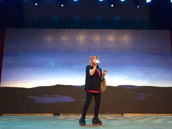 聽傅薇繼續(xù)演唱《對(duì)愛(ài)渴望》 聽傅薇繼續(xù)演唱《對(duì)愛(ài)渴望》