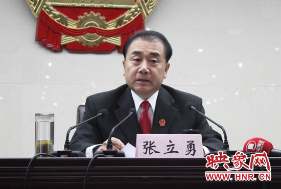 省高院院長張立勇說，全省法院一定要堅定為農(nóng)民工討薪的立場不動搖