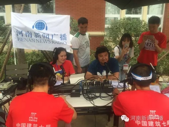 直播間被圍觀群眾包圍啦，是不是沒有看過我們的直播？