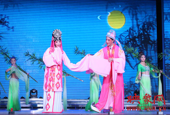 豫劇《必正與妙?！匪季d綿恨綿綿　演唱者：木子　池城