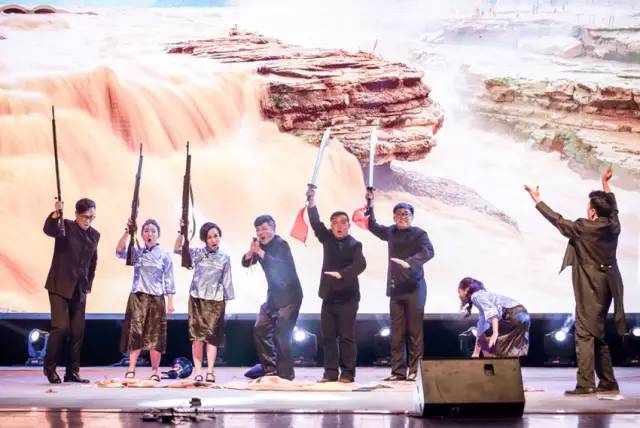 作為本場晚會的最后一個節(jié)目，《黃河大合唱》刷新你完全不一樣的體驗。