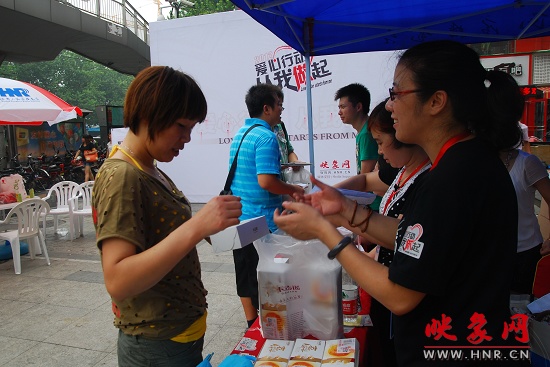 愛心義賣活動進(jìn)行中 愛心義賣活動進(jìn)行中