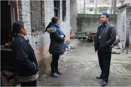 為盡快進(jìn)行資助 河南體彩及時家訪 為盡快進(jìn)行資助 河南體彩及時家訪