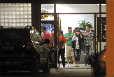 2012年9月17日，廠橋小學(xué)門口，一女子駕車錯(cuò)將油門當(dāng)剎車，撞死一男學(xué)生。