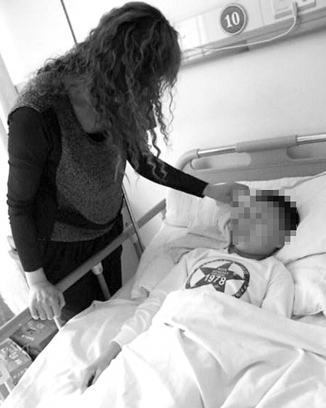 語文老師突然變身“武打教練” 男生被打半小時(shí)