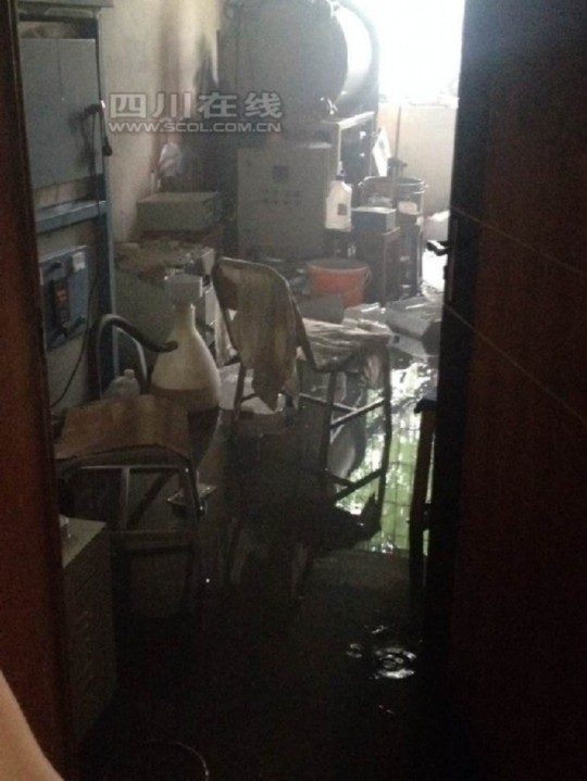 2日上午9時許，成都理工大學測試樓內一實驗室起火，造成一人輕傷，目前明火已滅