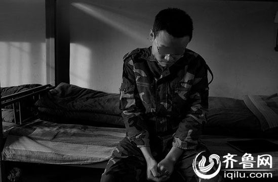 　因癡迷于賭博，研究生方光被學(xué)校開(kāi)除。方光在濟(jì)南一戒網(wǎng)學(xué)校接受教育