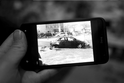 　　路人拍下的該車自燃情景。