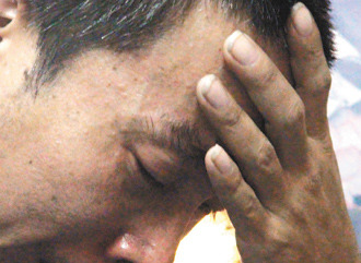 10歲方姓男童遭割喉殺害，父親淚流不止說(shuō)，小兒子走了，他不知道該如何活下去。 臺(tái)灣《聯(lián)合報(bào)》