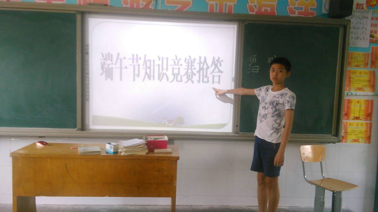 隊(duì)員們進(jìn)行端午節(jié)知識(shí)競(jìng)賽活動(dòng) 隊(duì)員們進(jìn)行端午節(jié)知識(shí)競(jìng)賽活動(dòng)