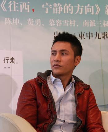 陳坤在新書(shū)《往西，寧?kù)o的方向》發(fā)布會(huì)現(xiàn)場(chǎng)