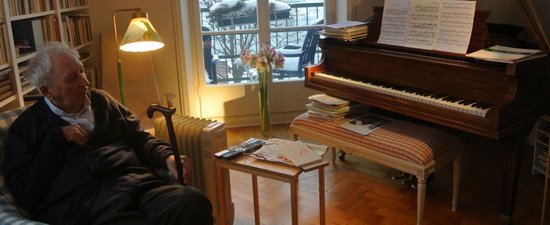 2011諾貝爾文學(xué)獎(jiǎng)得主:用深邃的灰色眼睛說(shuō)話(huà) 2011諾貝爾文學(xué)獎(jiǎng)得主:用深邃的灰色眼睛說(shuō)話(huà)