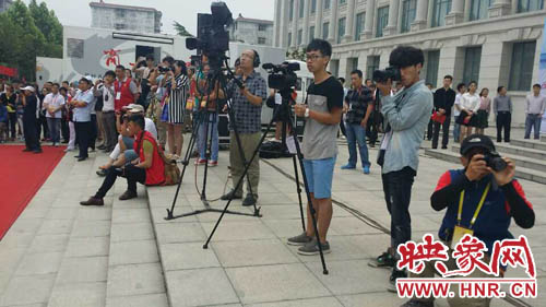 比賽現(xiàn)場(chǎng)來了眾多媒體記者