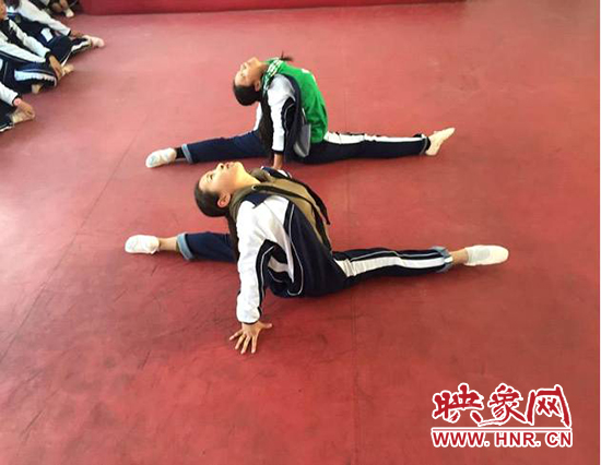 挺起我堅實(shí)的胸膛