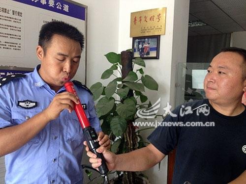 紅牛等喝后測出酒精含量 部分飲料喝下變“酒駕” 紅牛等喝后測出酒精含量 部分飲料喝下變“酒駕”