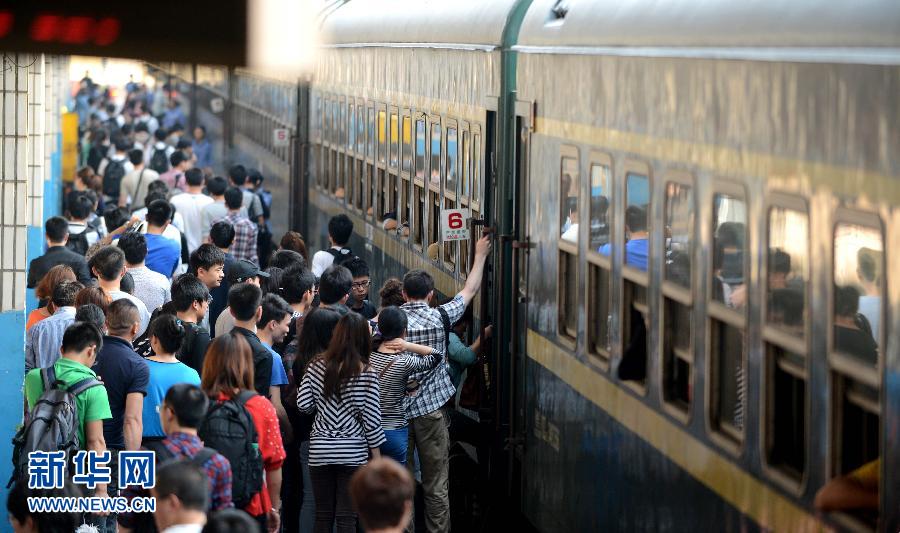 各地迎進(jìn)“五一”小長(zhǎng)假 各地迎進(jìn)“五一”小長(zhǎng)假