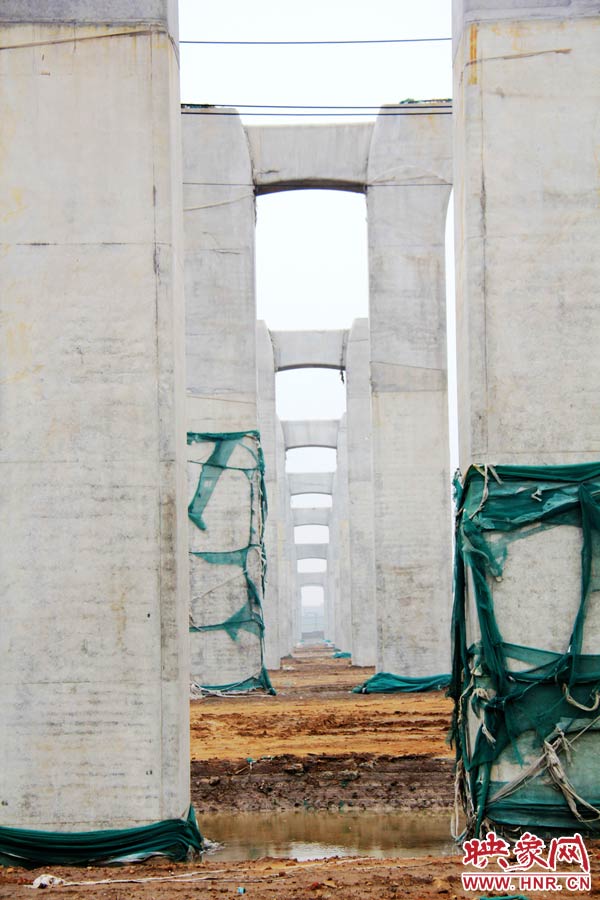 目前附近居民認(rèn)為“照目前的施工狀況看，年底主體完工已不太可能”。