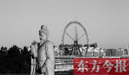 16日，從中原福塔基座平臺(tái)看向世紀(jì)歡樂園的景象