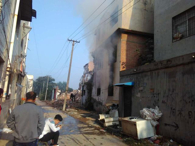 七旬老太屋內(nèi)焚燒垃圾嚇壞自己 七旬老太屋內(nèi)焚燒垃圾嚇壞自己