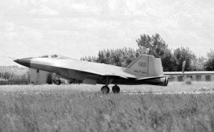 網(wǎng)絡(luò)流傳的中國殲18紅鷹隱形戰(zhàn)機試飛圖