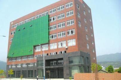 主體已完工的社區(qū)服務(wù)中心。