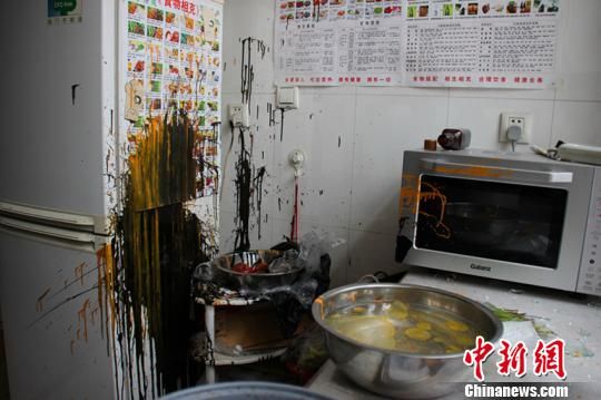 河北聽(tīng)證會(huì)代表遭連續(xù)報(bào)復(fù)已不敢回家居住(圖) 河北聽(tīng)證會(huì)代表遭連續(xù)報(bào)復(fù)已不敢回家居住(圖)