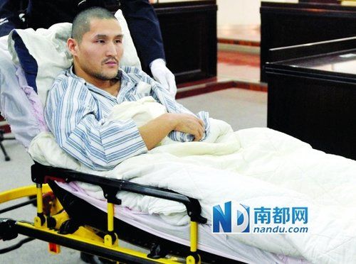 被告人冀中星在法庭上。