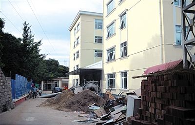 　該山莊目前正在建四星級賓館。新京報記者 吳江 攝