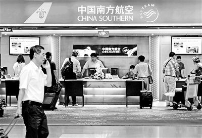 首都機(jī)場(chǎng)的南方航空貴賓廳 攝影/本報(bào)記者 郁驍 首都機(jī)場(chǎng)的南方航空貴賓廳 攝影/本報(bào)記者 郁驍