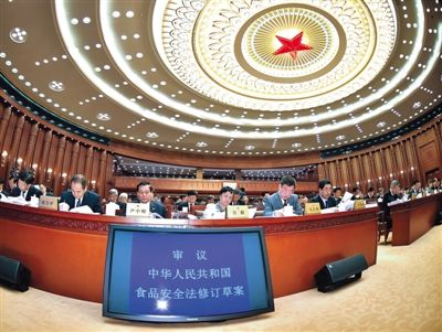 昨日，食品安全法修訂草案提交十二屆全國人大常委會第十四次會議進(jìn)行三審。 新華社記者 李濤 攝