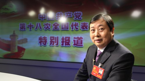 十八大代表，江蘇省江陰市華西村黨委書記、華西集團董事長吳協(xié)恩