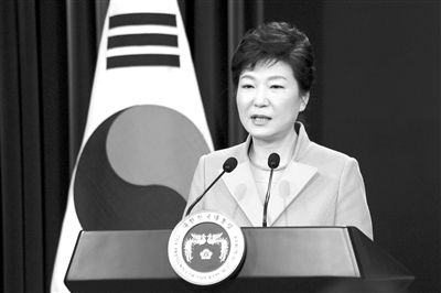 1月6日，韓國總統(tǒng)樸槿惠在首爾總統(tǒng)府青瓦臺(tái)舉行的新年記者會(huì)上發(fā)言。新華社發(fā)