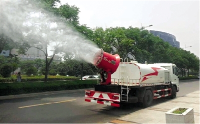 “治霾神器”現(xiàn)身鄭州街頭 “治霾神器”現(xiàn)身鄭州街頭