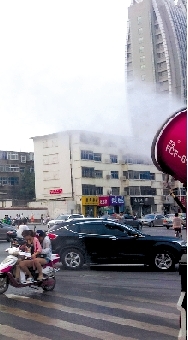 細(xì)霧可被噴出去幾十米遠(yuǎn) 細(xì)霧可被噴出去幾十米遠(yuǎn)