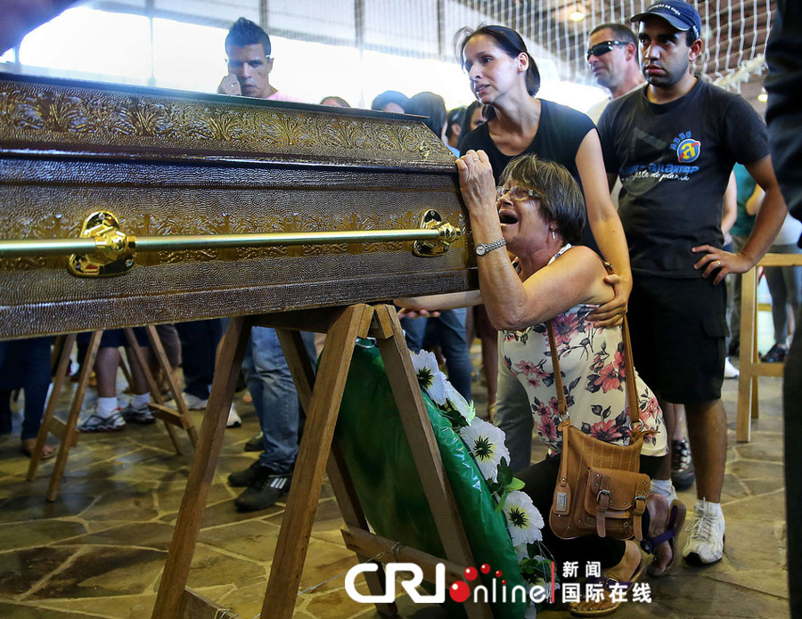 巴西夜總會大火致200多人死亡 巴西夜總會大火致200多人死亡