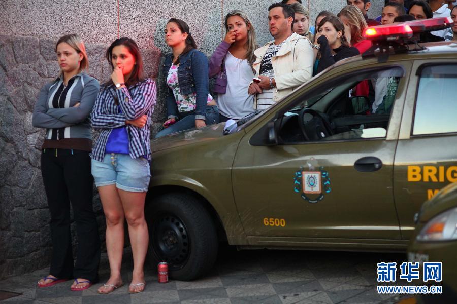 巴西一夜總會起火致90人死亡 巴西一夜總會起火致90人死亡