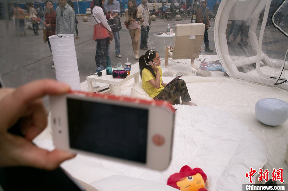 “氣泡酒店”亮相鬧市 “氣泡酒店”亮相鬧市