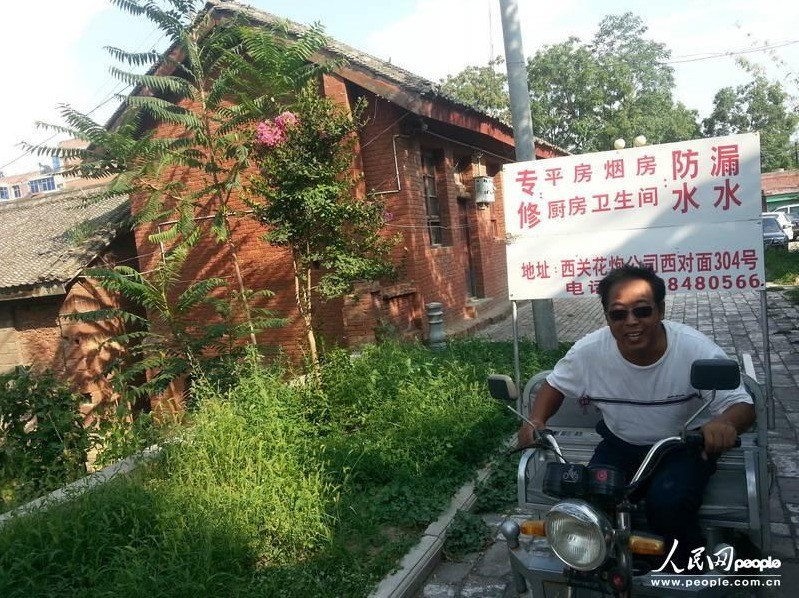 圖為縣委大院依然沒有配備專職保安，群眾可以隨意進入。圖片來源：人民網(wǎng)