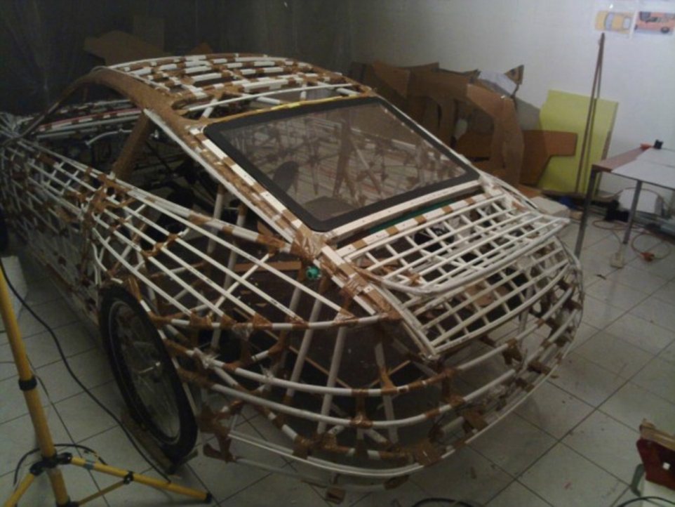 澳牛人用紙板做成保時(shí)捷被收入博物館 澳牛人用紙板做成保時(shí)捷被收入博物館